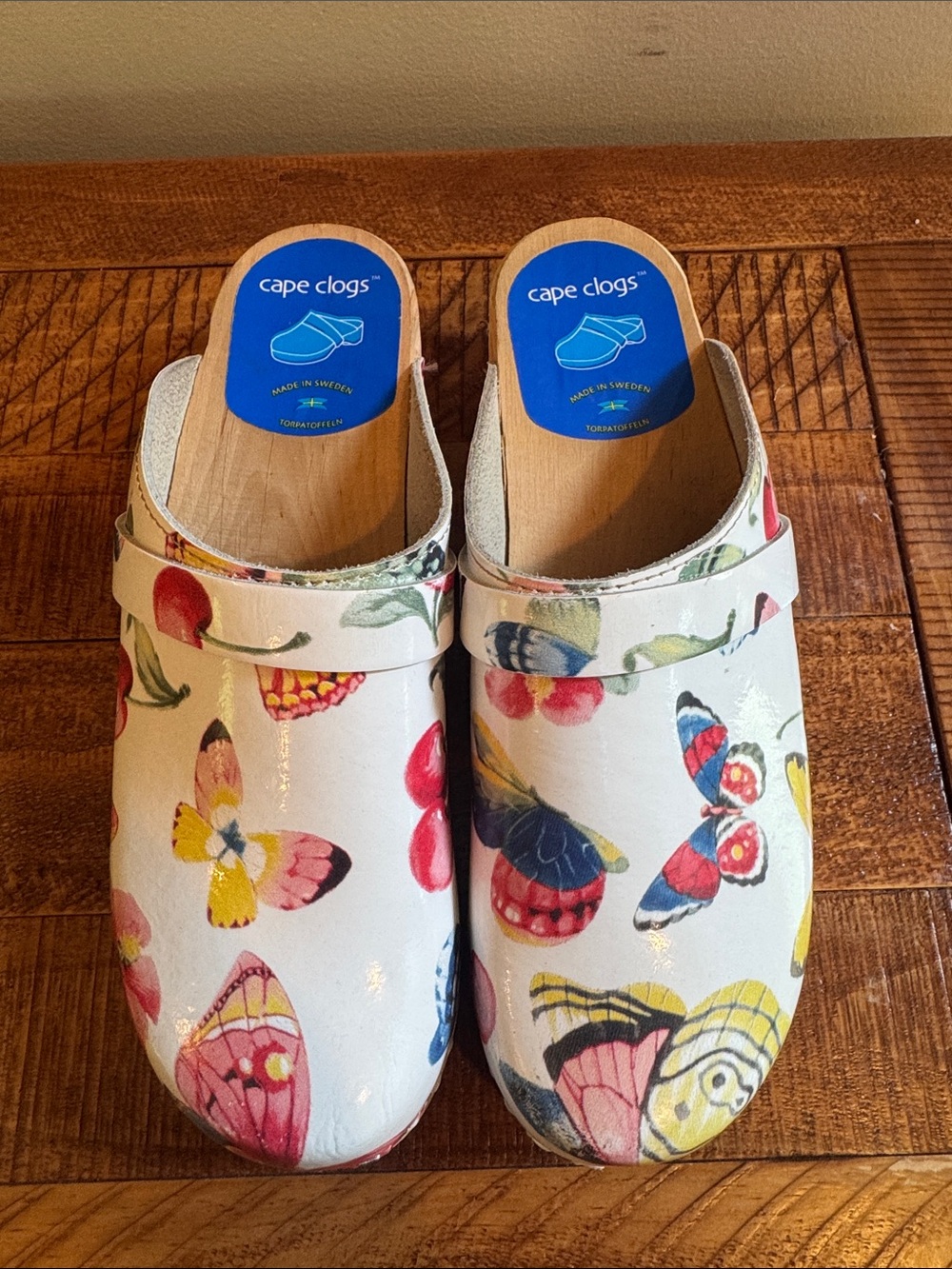 Cape Clogs Women's White Butterfly Print Slip-On Clogs Size 38 (US 7.5)
